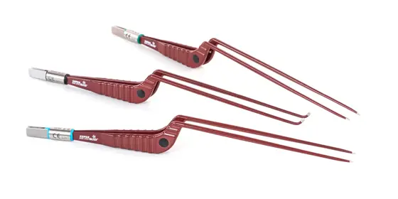 Drei SuperGliss TEO non-stick bipolare Pinzetten in roter Ausführung auf weißem Hintergrund