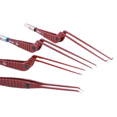 Vier rote SuperGliss bipolare Pinzetten mit abgewinkelter Spitze in unterschiedlichen Längen vor weißem Hintergrund.