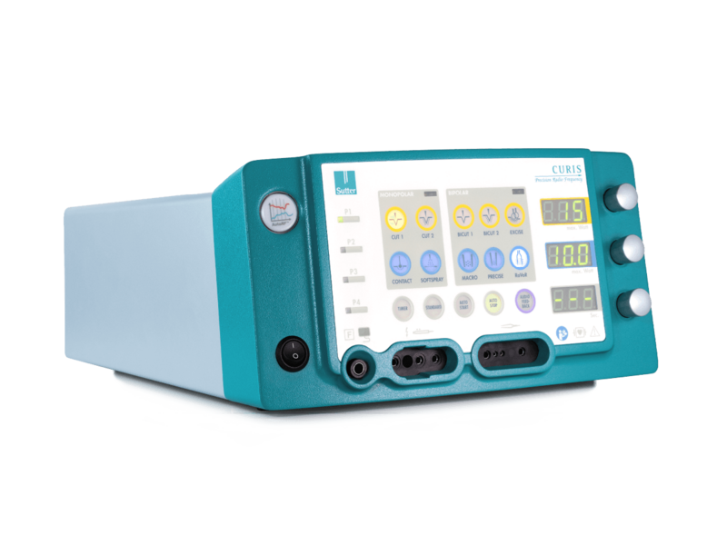 Linke Seitenansicht des CURIS® 4 MHz Radiofrequenz-Generators mit gut sichtbarem Bedienfeld, Drehreglern, Display und Anschlüssen für verschiedene chirurgische Instrumente.