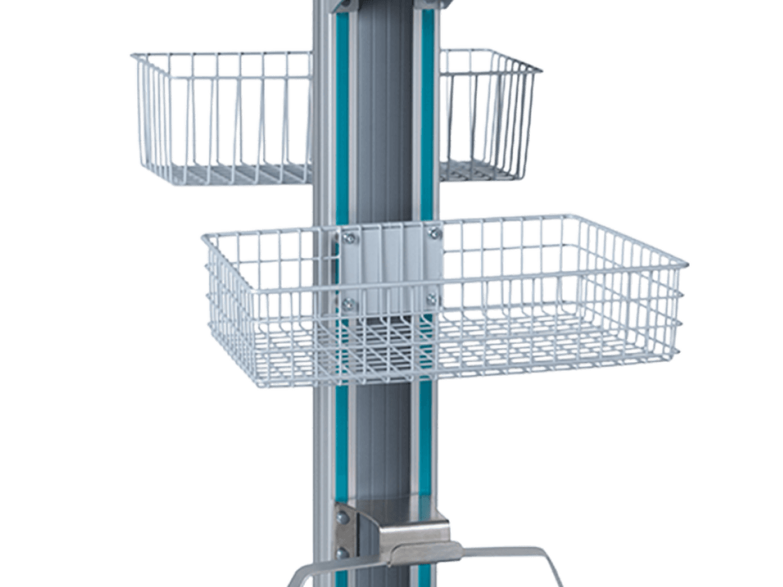 Standwagen mit zwei Metallkorbablagen zur praktischen Aufbewahrung und schnellen Zugriffsmöglichkeit auf medizinisches Zubehör im Operationssaal.